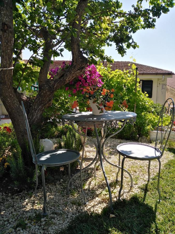 Bed and Breakfast Nonna Dora Muros Exterior foto
